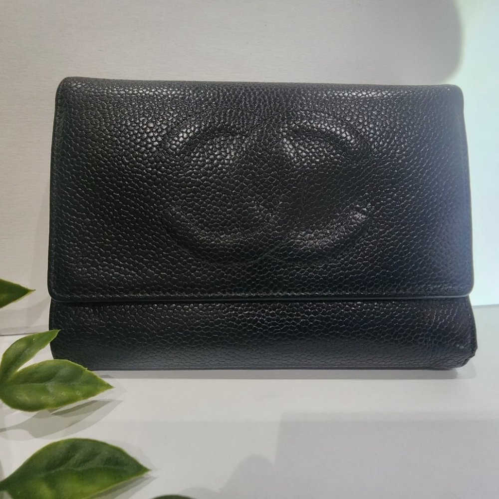 AUTHENTIC EUC Vintage Caviar Leather Chanel Wallet with hologram